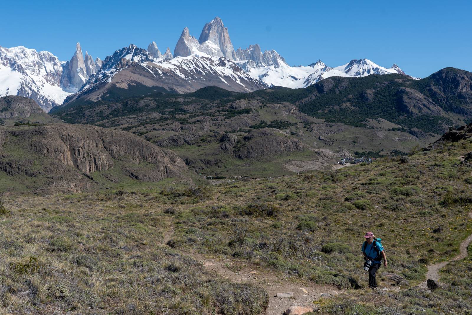 Kiersten approaching Mirador de Agilas